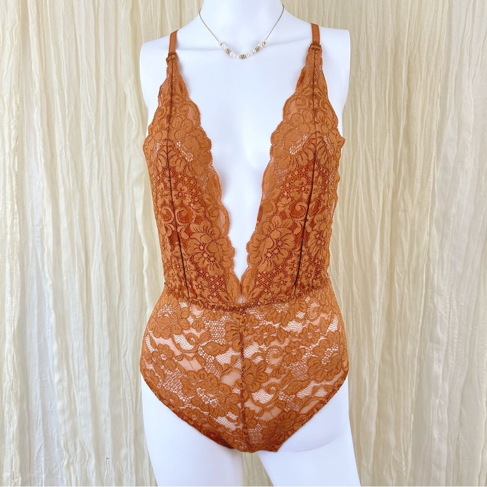 New Free People We Are HAH Revolve Comin’ In HAHt Lace Body Suit‎ Brown Sugar XS
